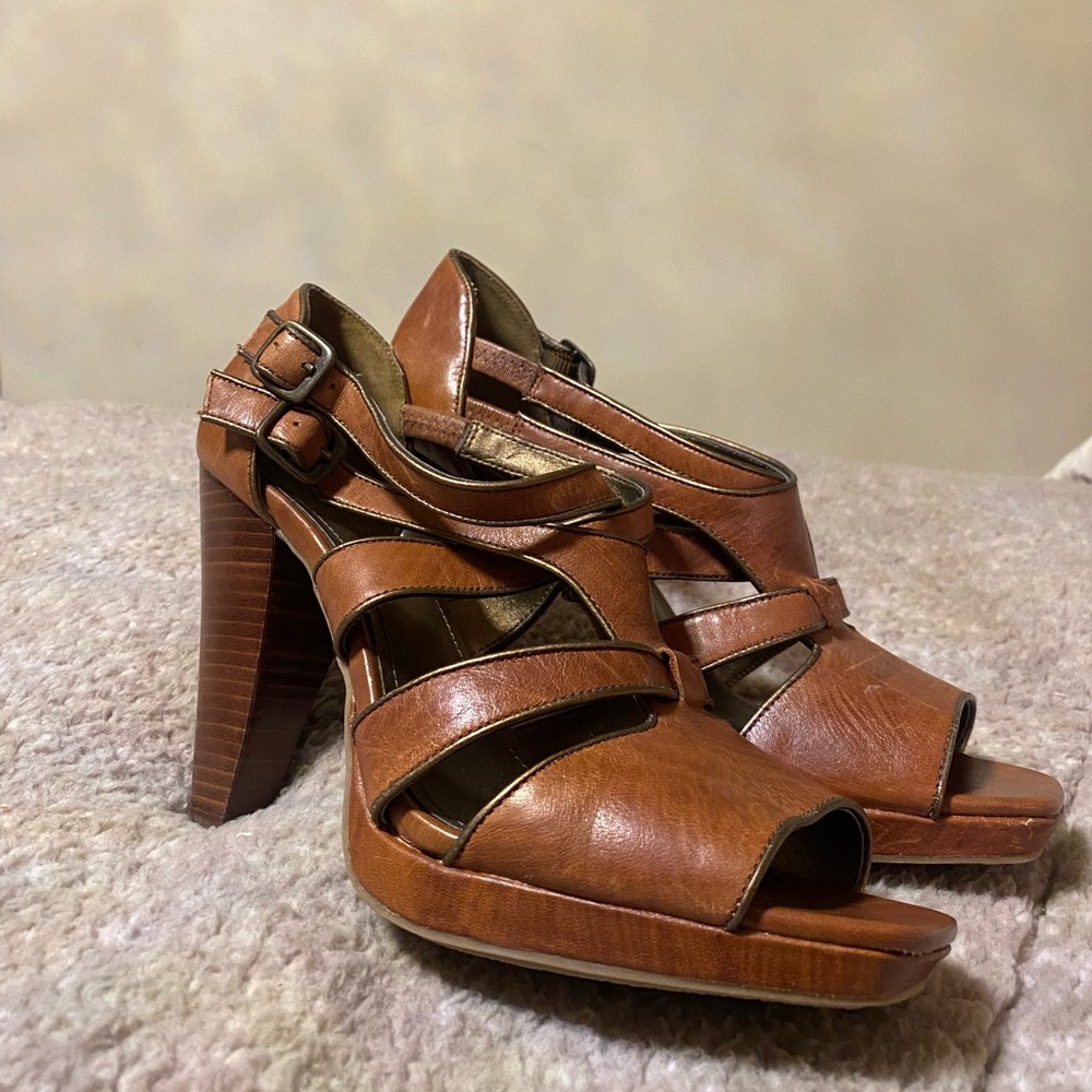 Kenneth Cole Reaction Leather Sandal Heels 4" SZ10 - Picture 1 of 7